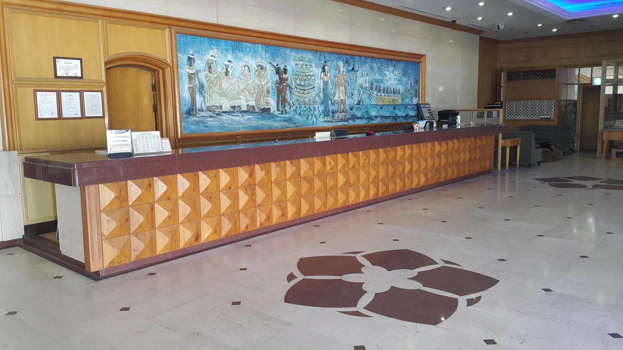 โรงแรมรอยัล เชจู เมืองเชจู ภายนอก รูปภาพ