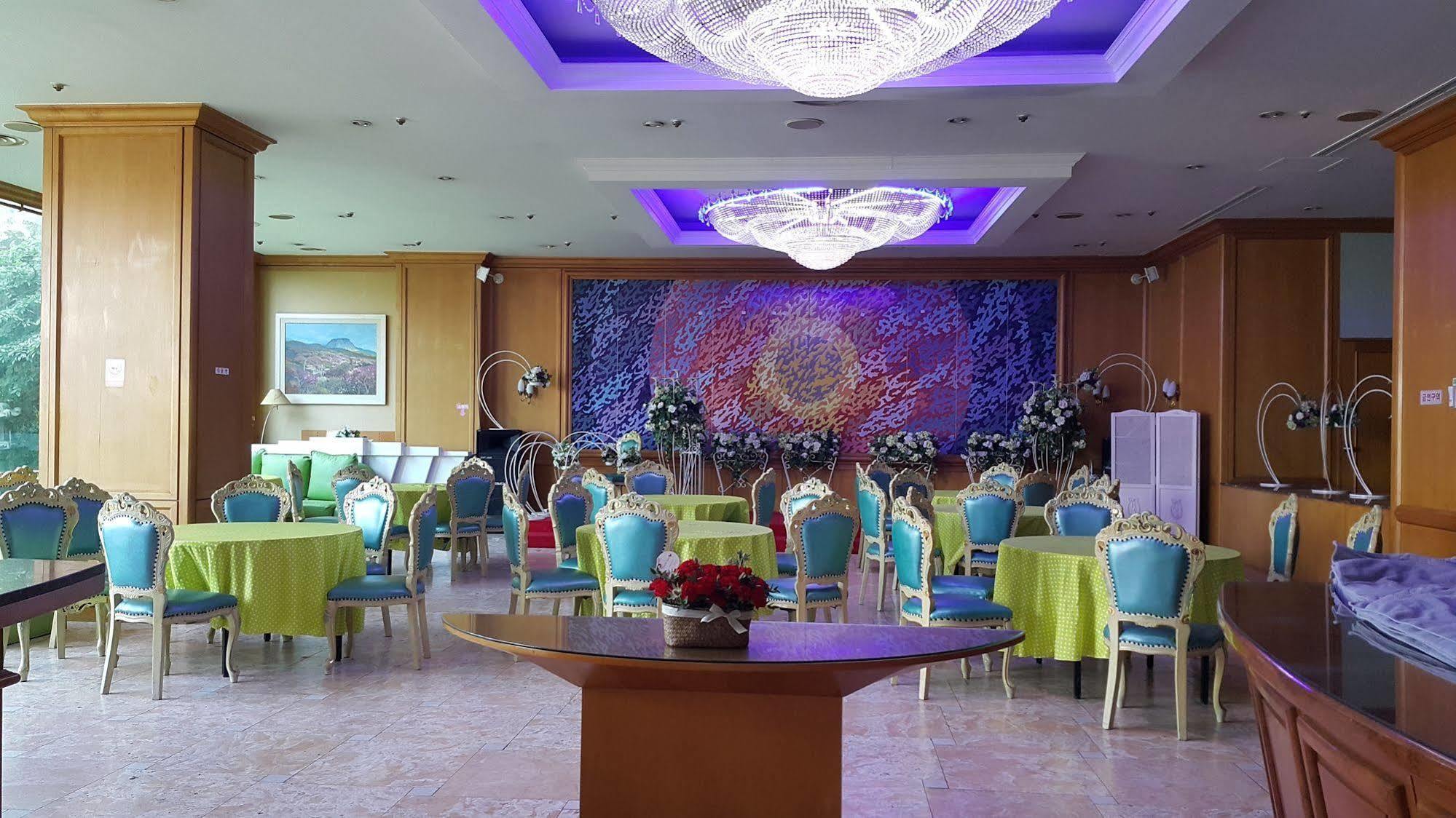 โรงแรมรอยัล เชจู เมืองเชจู ภายนอก รูปภาพ